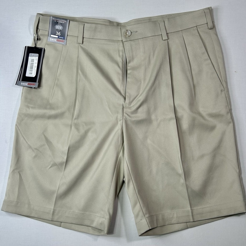 Roundtree & Yorke TravelSmart Shorts Mens 36 Khaki Pleated Stretch Waist NWT